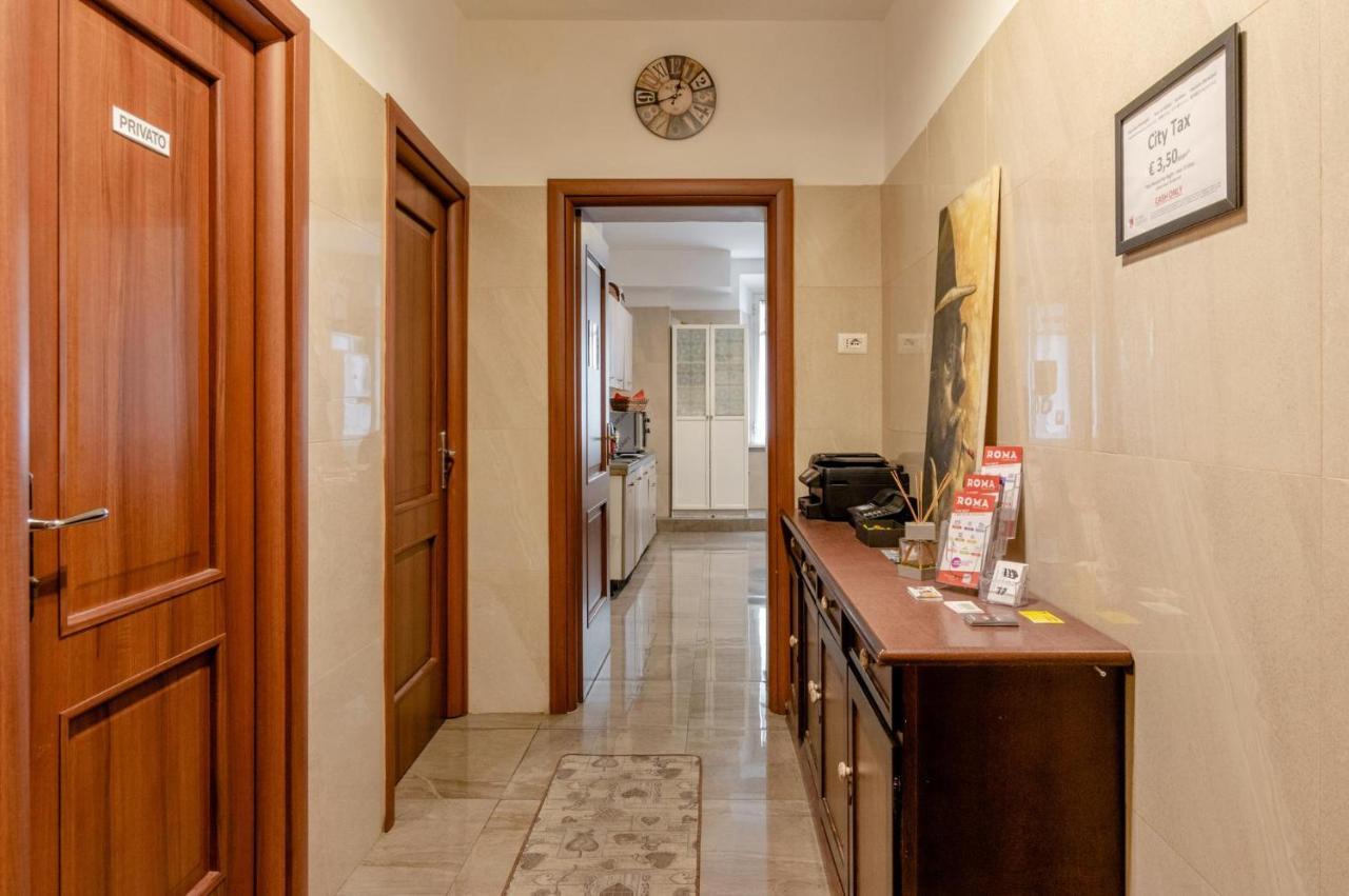 4-Bdr Apt Among Colosseum&Termini 10-People Apartment Roma Exterior foto